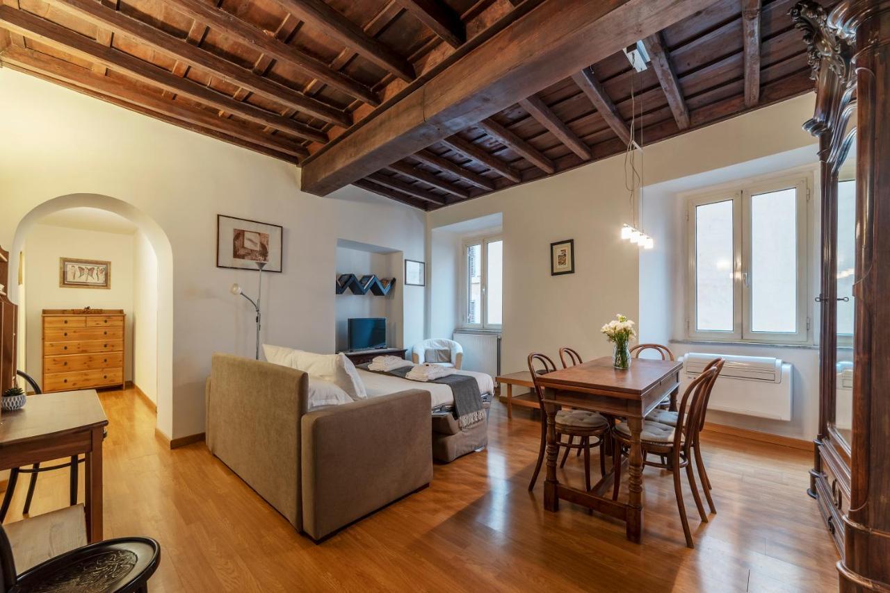 Appartement Tucked Away And Quiet By Piazza Navona - Fromhometorome *