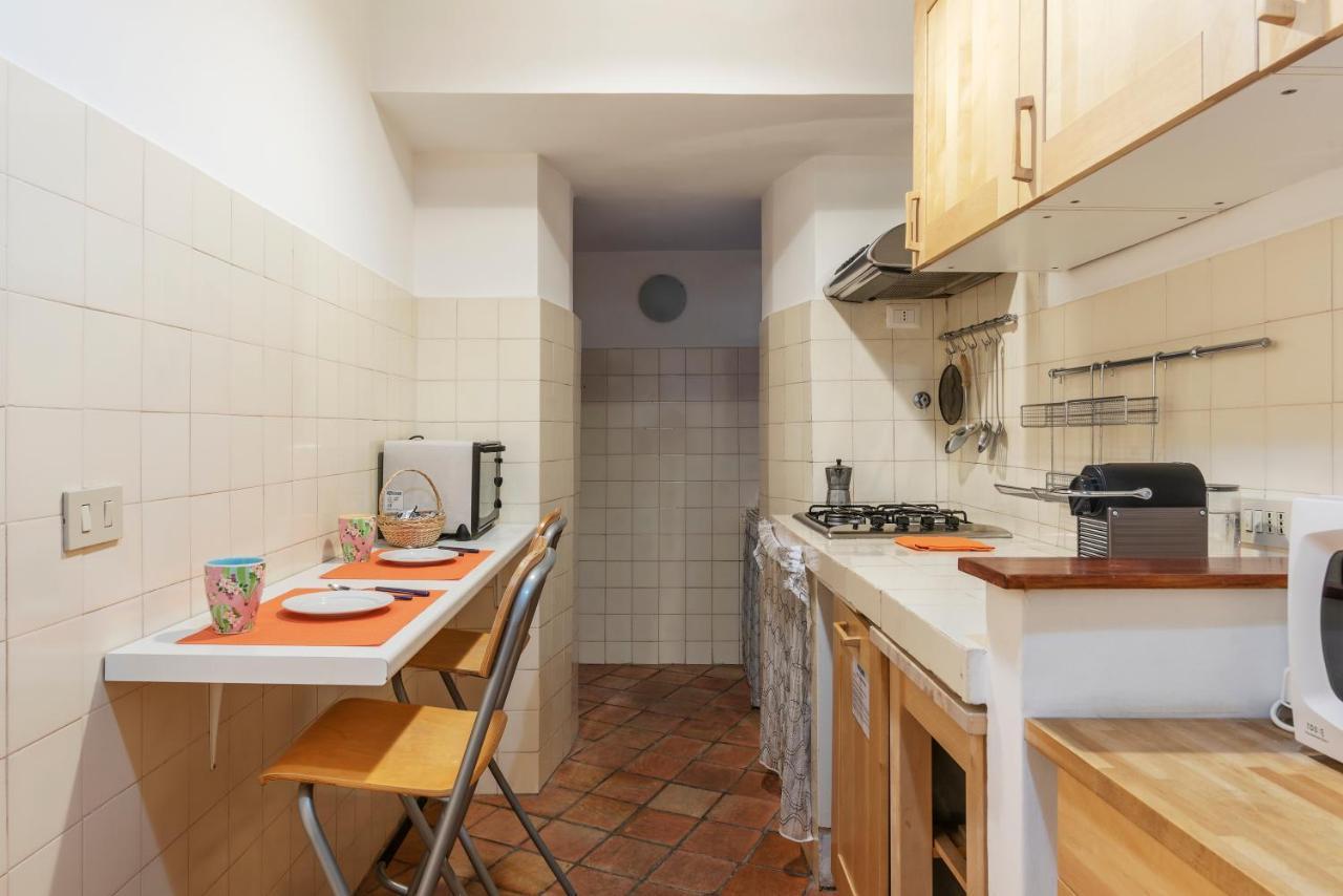 Appartement Tucked Away And Quiet By Piazza Navona - Fromhometorome *