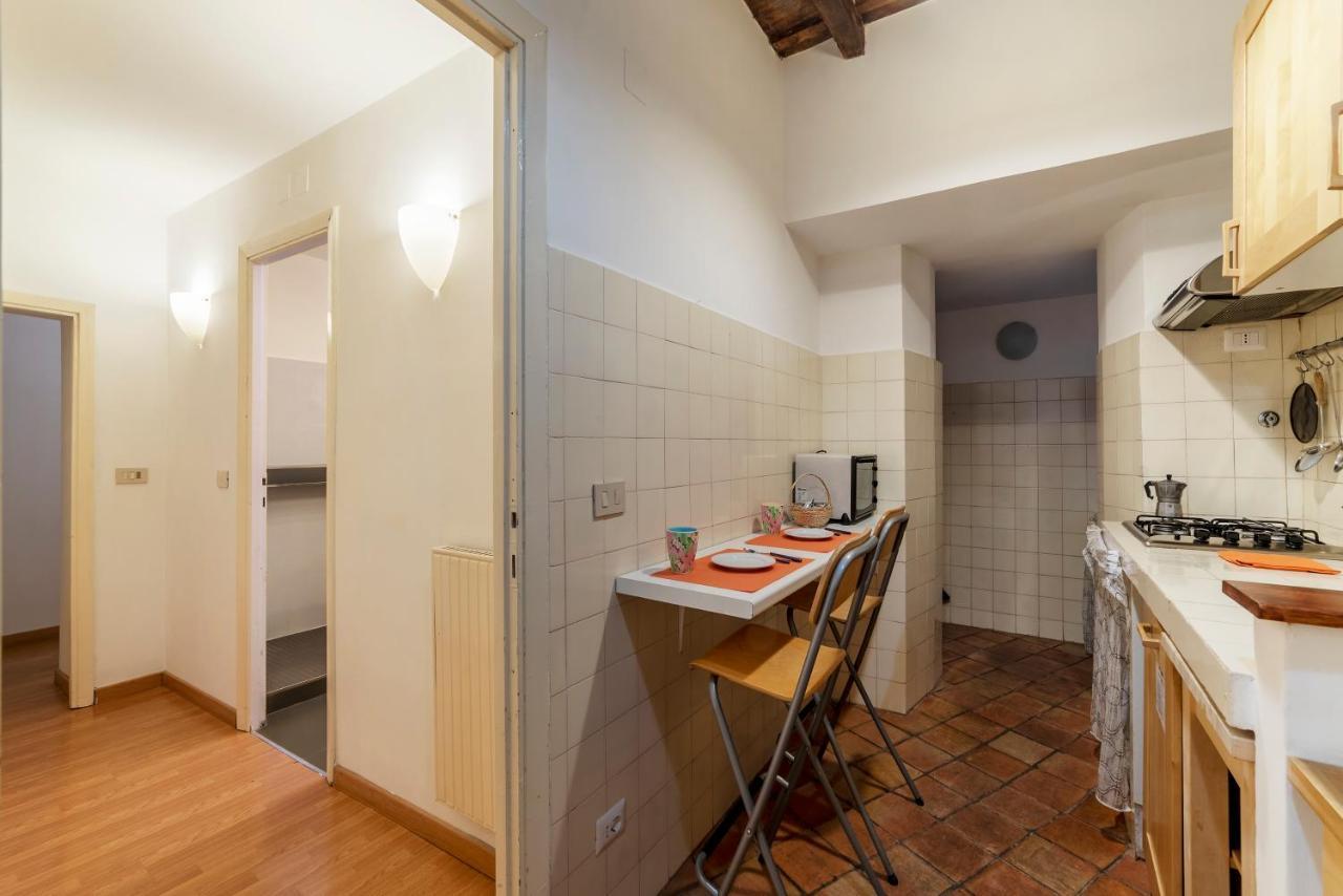 Appartement Tucked Away And Quiet By Piazza Navona - Fromhometorome Rome