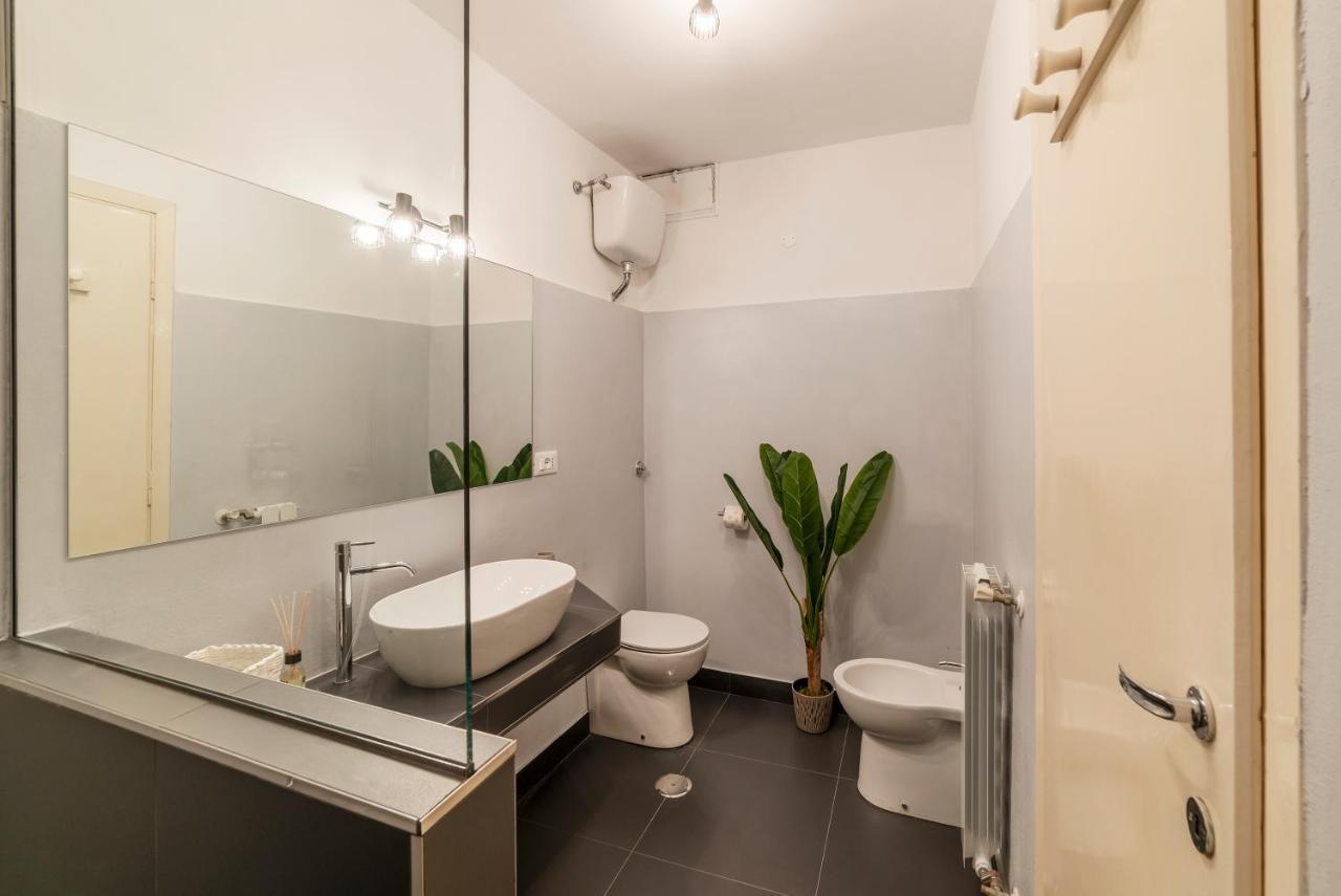 Tucked Away And Quiet By Piazza Navona - Fromhometorome Appartement