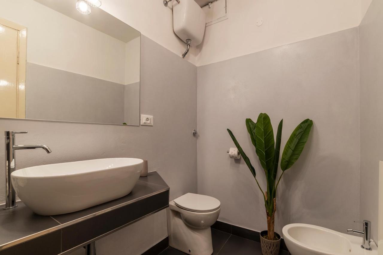 Appartement Tucked Away And Quiet By Piazza Navona - Fromhometorome *