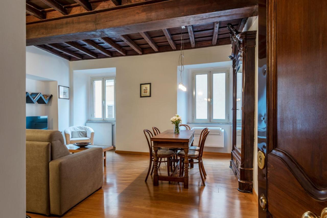 Appartement Tucked Away And Quiet By Piazza Navona - Fromhometorome Rome